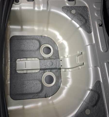 Серый Хендай Kona Electric, объемом двигателя 0 л и пробегом 180 тыс. км за 16700 $, фото 39 на Automoto.ua