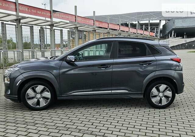 Серый Хендай Kona Electric, объемом двигателя 0 л и пробегом 103 тыс. км за 18499 $, фото 11 на Automoto.ua