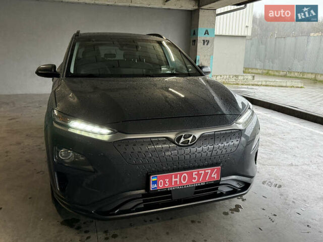 Серый Хендай Kona Electric, объемом двигателя 0 л и пробегом 120 тыс. км за 16999 $, фото 12 на Automoto.ua