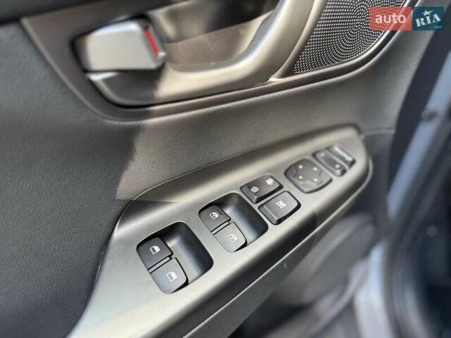 Сірий Хендай Kona Electric, об'ємом двигуна 0 л та пробігом 67 тис. км за 17300 $, фото 25 на Automoto.ua