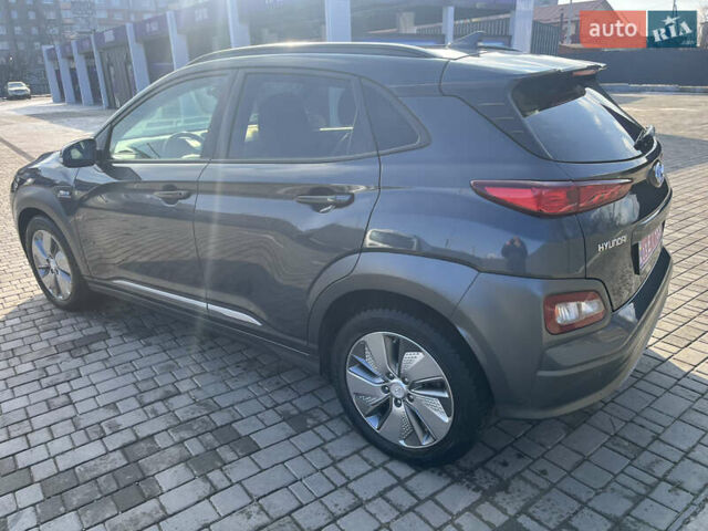 Серый Хендай Kona Electric, объемом двигателя 0 л и пробегом 130 тыс. км за 17400 $, фото 7 на Automoto.ua