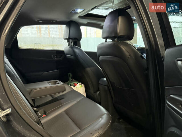 Серый Хендай Kona Electric, объемом двигателя 0 л и пробегом 120 тыс. км за 16999 $, фото 72 на Automoto.ua