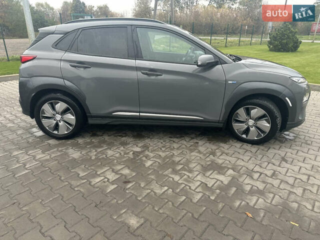 Серый Хендай Kona Electric, объемом двигателя 0 л и пробегом 85 тыс. км за 18300 $, фото 3 на Automoto.ua