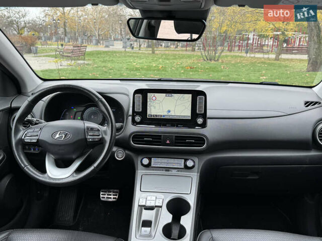 Сірий Хендай Kona Electric, об'ємом двигуна 0 л та пробігом 154 тис. км за 19500 $, фото 7 на Automoto.ua
