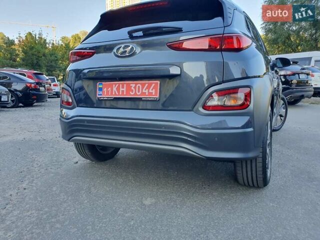 Серый Хендай Kona Electric, объемом двигателя 0 л и пробегом 135 тыс. км за 17900 $, фото 11 на Automoto.ua
