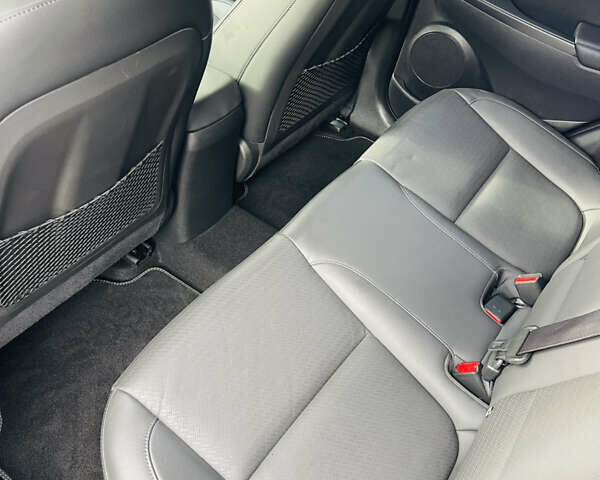 Серый Хендай Kona Electric, объемом двигателя 0 л и пробегом 112 тыс. км за 16700 $, фото 40 на Automoto.ua