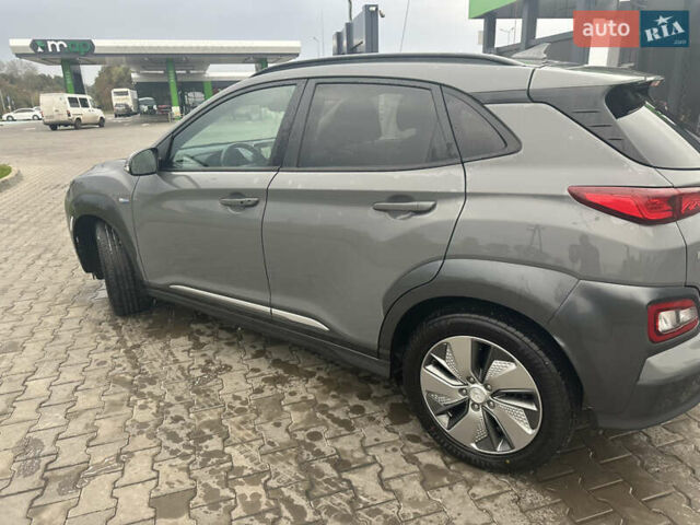 Серый Хендай Kona Electric, объемом двигателя 0 л и пробегом 85 тыс. км за 18300 $, фото 11 на Automoto.ua