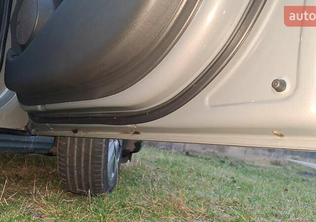 Серый Хендай Kona Electric, объемом двигателя 0 л и пробегом 180 тыс. км за 16700 $, фото 45 на Automoto.ua