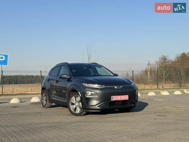 Серый Хендай Kona Electric, объемом двигателя 0 л и пробегом 146 тыс. км за 16450 $, фото 16 на Automoto.ua