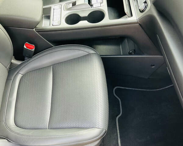 Серый Хендай Kona Electric, объемом двигателя 0 л и пробегом 112 тыс. км за 16700 $, фото 85 на Automoto.ua