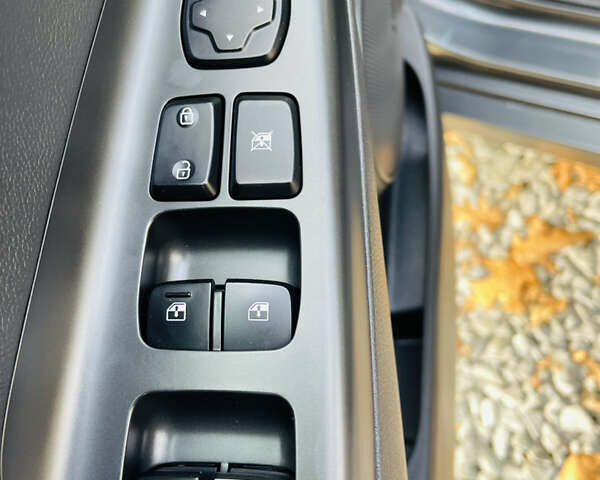 Серый Хендай Kona Electric, объемом двигателя 0 л и пробегом 112 тыс. км за 16700 $, фото 63 на Automoto.ua