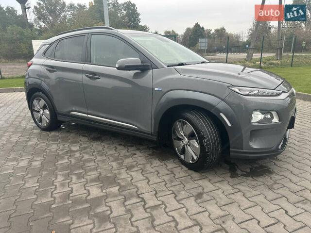 Серый Хендай Kona Electric, объемом двигателя 0 л и пробегом 85 тыс. км за 18300 $, фото 2 на Automoto.ua