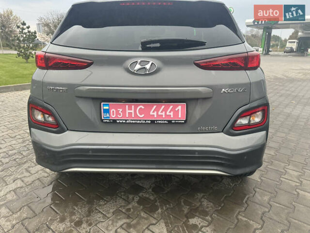Серый Хендай Kona Electric, объемом двигателя 0 л и пробегом 85 тыс. км за 18300 $, фото 6 на Automoto.ua