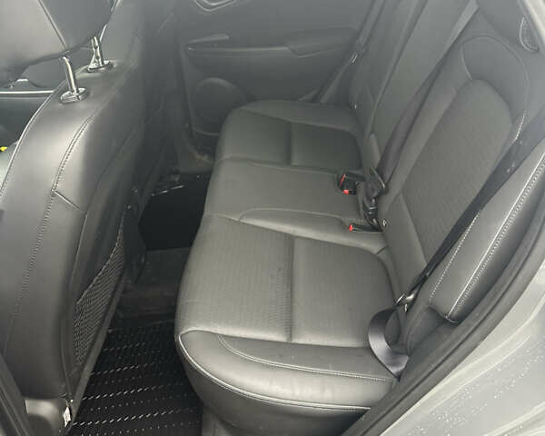 Серый Хендай Kona Electric, объемом двигателя 0 л и пробегом 85 тыс. км за 18300 $, фото 28 на Automoto.ua