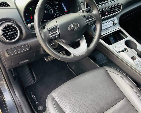 Серый Хендай Kona Electric, объемом двигателя 0 л и пробегом 112 тыс. км за 16700 $, фото 58 на Automoto.ua