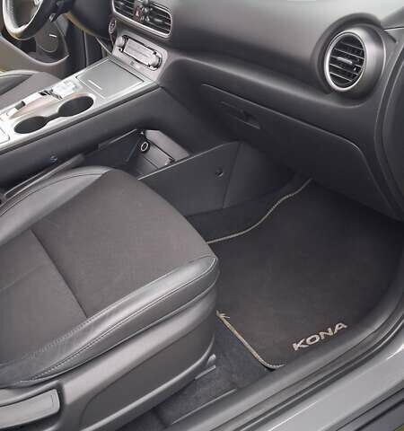 Серый Хендай Kona Electric, объемом двигателя 0 л и пробегом 180 тыс. км за 16700 $, фото 25 на Automoto.ua