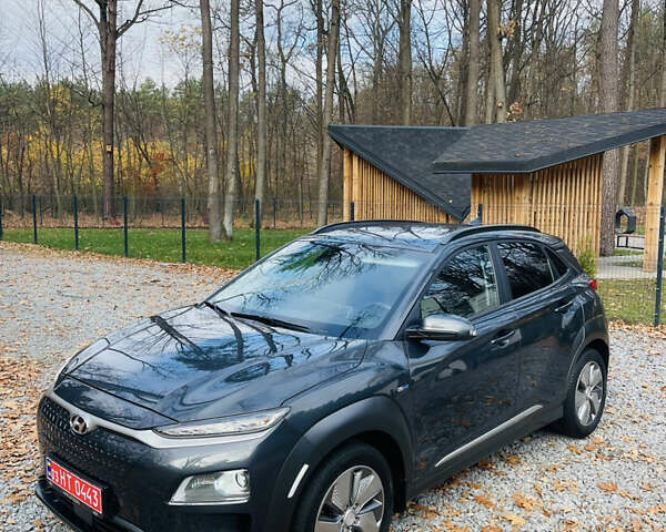 Серый Хендай Kona Electric, объемом двигателя 0 л и пробегом 112 тыс. км за 16700 $, фото 21 на Automoto.ua