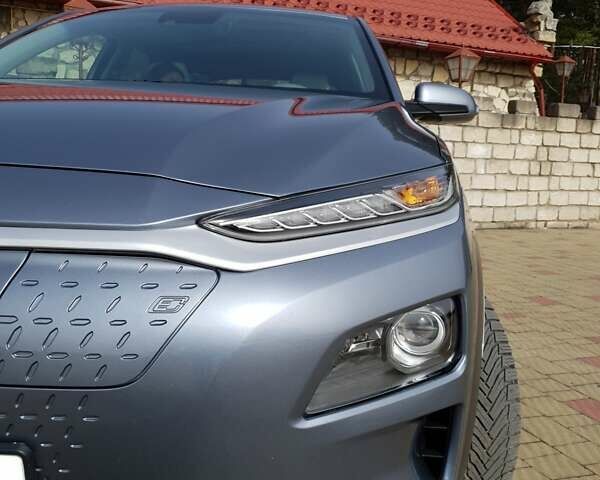 Сірий Хендай Kona Electric, об'ємом двигуна 0 л та пробігом 68 тис. км за 18400 $, фото 7 на Automoto.ua