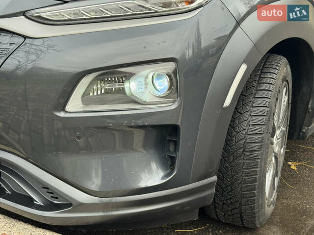 Сірий Хендай Kona Electric, об'ємом двигуна 0 л та пробігом 154 тис. км за 19500 $, фото 26 на Automoto.ua