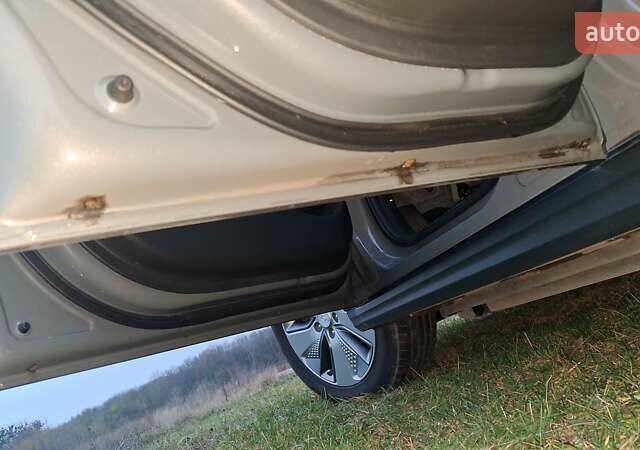 Серый Хендай Kona Electric, объемом двигателя 0 л и пробегом 180 тыс. км за 16700 $, фото 47 на Automoto.ua