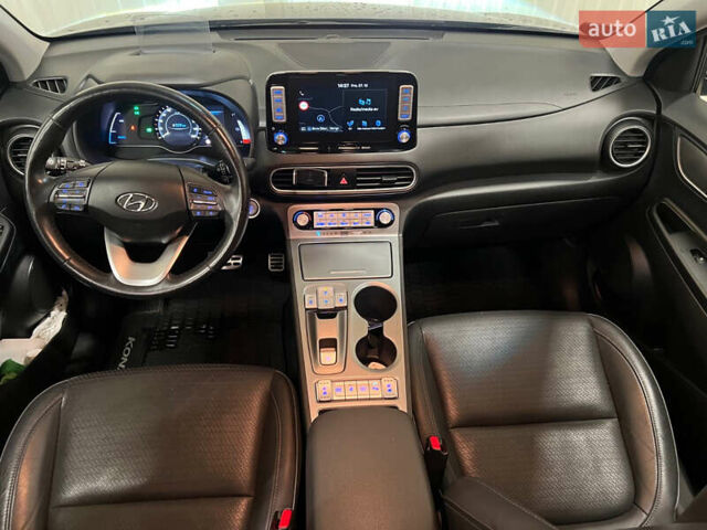 Серый Хендай Kona Electric, объемом двигателя 0 л и пробегом 102 тыс. км за 14200 $, фото 9 на Automoto.ua
