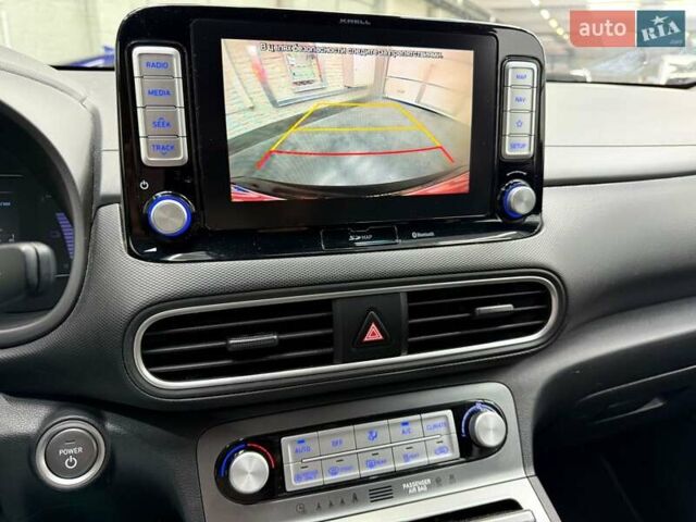 Серый Хендай Kona Electric, объемом двигателя 0 л и пробегом 113 тыс. км за 17094 $, фото 12 на Automoto.ua