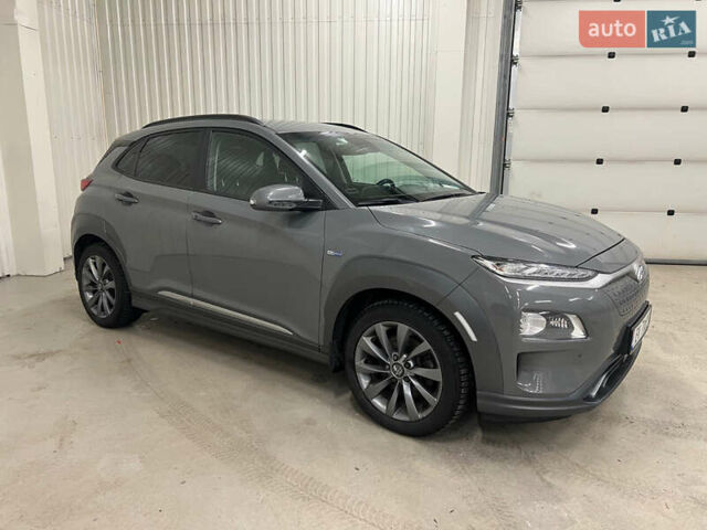 Серый Хендай Kona Electric, объемом двигателя 0 л и пробегом 102 тыс. км за 14200 $, фото 1 на Automoto.ua