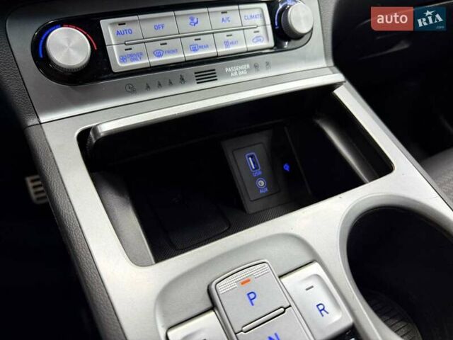 Серый Хендай Kona Electric, объемом двигателя 0 л и пробегом 113 тыс. км за 17094 $, фото 15 на Automoto.ua