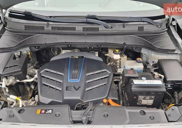 Серый Хендай Kona Electric, объемом двигателя 0 л и пробегом 180 тыс. км за 16700 $, фото 10 на Automoto.ua