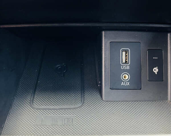 Серый Хендай Kona Electric, объемом двигателя 0 л и пробегом 112 тыс. км за 16700 $, фото 59 на Automoto.ua