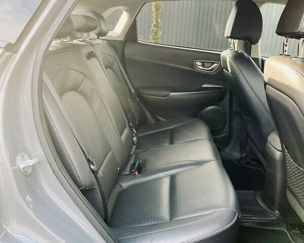 Сірий Хендай Kona Electric, об'ємом двигуна 0 л та пробігом 144 тис. км за 16900 $, фото 20 на Automoto.ua