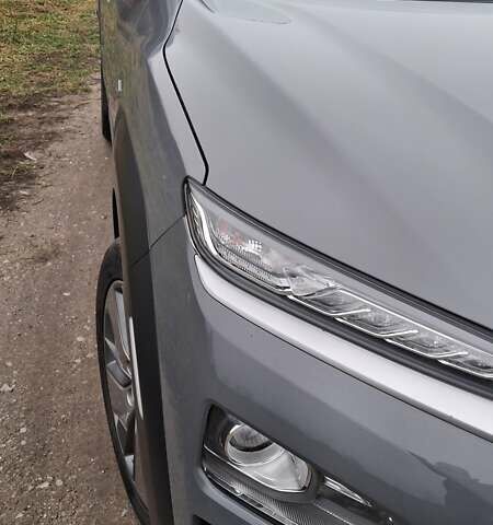 Серый Хендай Kona Electric, объемом двигателя 0 л и пробегом 180 тыс. км за 16700 $, фото 4 на Automoto.ua