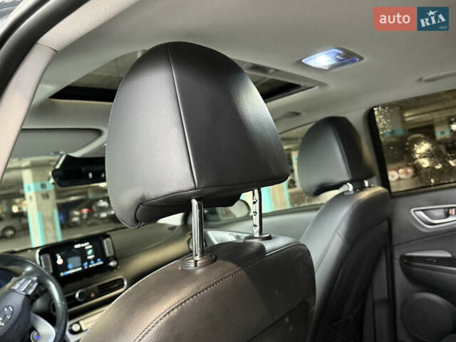 Серый Хендай Kona Electric, объемом двигателя 0 л и пробегом 120 тыс. км за 16999 $, фото 61 на Automoto.ua