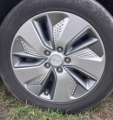 Серый Хендай Kona Electric, объемом двигателя 0 л и пробегом 180 тыс. км за 16700 $, фото 36 на Automoto.ua