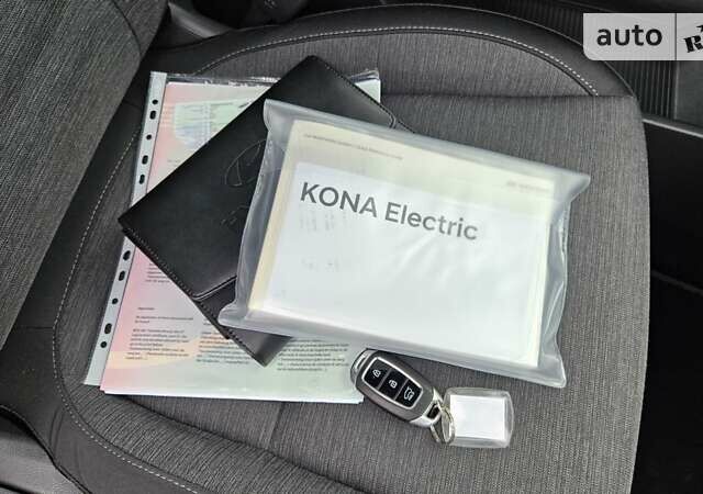 Серый Хендай Kona Electric, объемом двигателя 0 л и пробегом 103 тыс. км за 18499 $, фото 28 на Automoto.ua