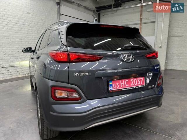 Серый Хендай Kona Electric, объемом двигателя 0 л и пробегом 113 тыс. км за 17094 $, фото 2 на Automoto.ua