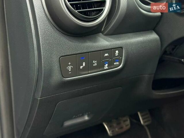 Серый Хендай Kona Electric, объемом двигателя 0 л и пробегом 129 тыс. км за 16430 $, фото 11 на Automoto.ua