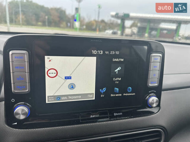 Серый Хендай Kona Electric, объемом двигателя 0 л и пробегом 85 тыс. км за 18300 $, фото 26 на Automoto.ua