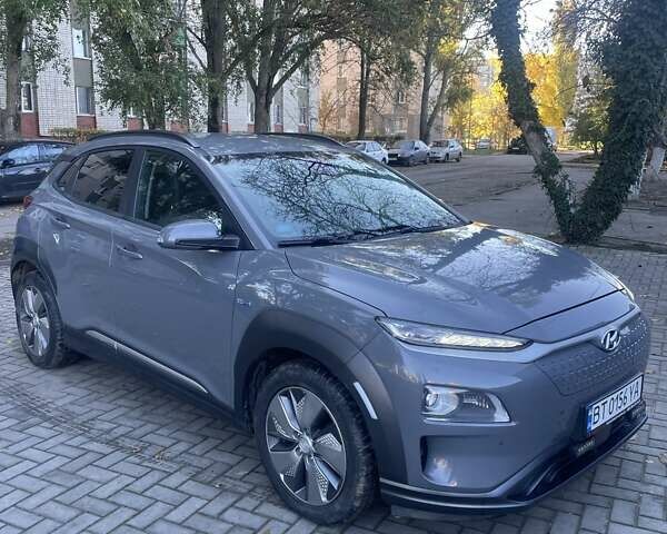 Серый Хендай Kona Electric, объемом двигателя 0 л и пробегом 140 тыс. км за 16999 $, фото 1 на Automoto.ua