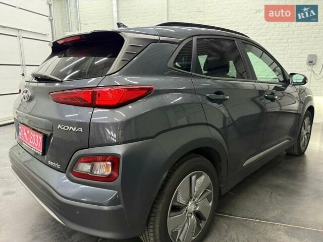 Серый Хендай Kona Electric, объемом двигателя 0 л и пробегом 113 тыс. км за 17094 $, фото 3 на Automoto.ua