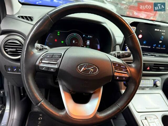 Серый Хендай Kona Electric, объемом двигателя 0 л и пробегом 113 тыс. км за 16818 $, фото 16 на Automoto.ua