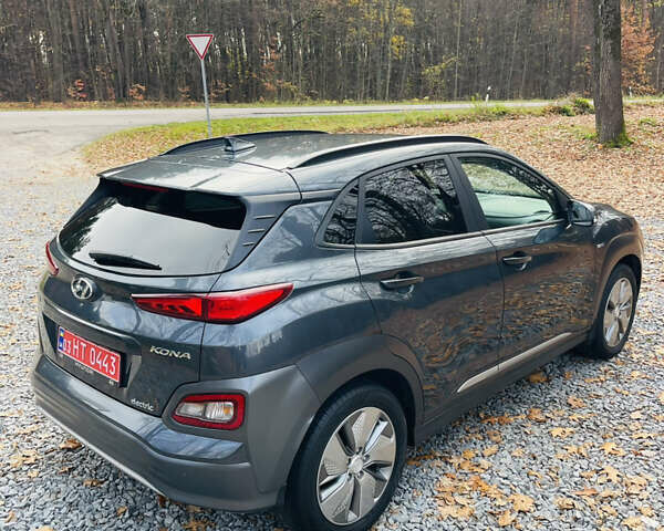 Серый Хендай Kona Electric, объемом двигателя 0 л и пробегом 112 тыс. км за 16700 $, фото 23 на Automoto.ua