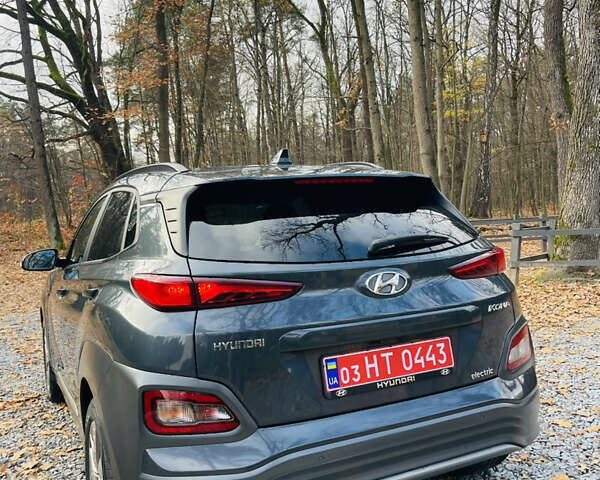 Серый Хендай Kona Electric, объемом двигателя 0 л и пробегом 112 тыс. км за 16700 $, фото 9 на Automoto.ua