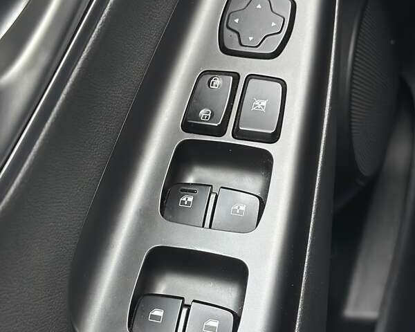 Сірий Хендай Kona Electric, об'ємом двигуна 0 л та пробігом 138 тис. км за 17800 $, фото 17 на Automoto.ua