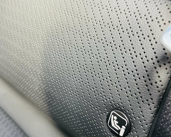 Серый Хендай Kona Electric, объемом двигателя 0 л и пробегом 112 тыс. км за 16700 $, фото 37 на Automoto.ua