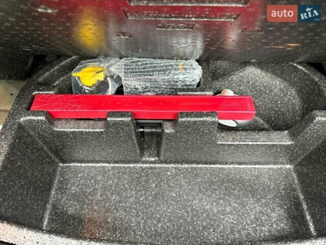 Серый Хендай Kona Electric, объемом двигателя 0 л и пробегом 113 тыс. км за 16818 $, фото 32 на Automoto.ua