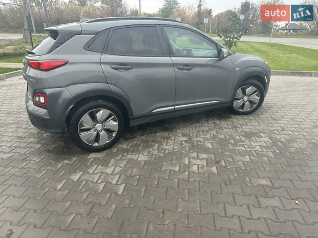 Серый Хендай Kona Electric, объемом двигателя 0 л и пробегом 85 тыс. км за 18300 $, фото 4 на Automoto.ua