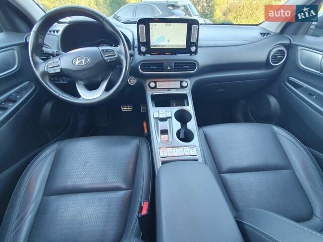 Серый Хендай Kona Electric, объемом двигателя 0 л и пробегом 135 тыс. км за 17900 $, фото 45 на Automoto.ua