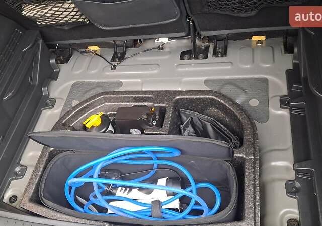 Серый Хендай Kona Electric, объемом двигателя 0 л и пробегом 180 тыс. км за 16700 $, фото 40 на Automoto.ua