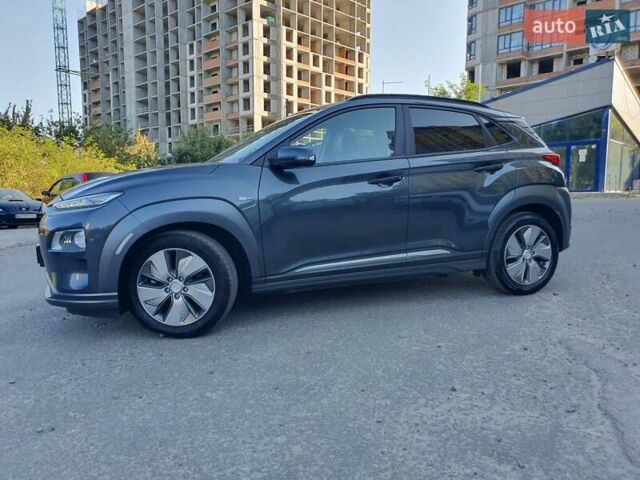 Серый Хендай Kona Electric, объемом двигателя 0 л и пробегом 135 тыс. км за 17900 $, фото 5 на Automoto.ua